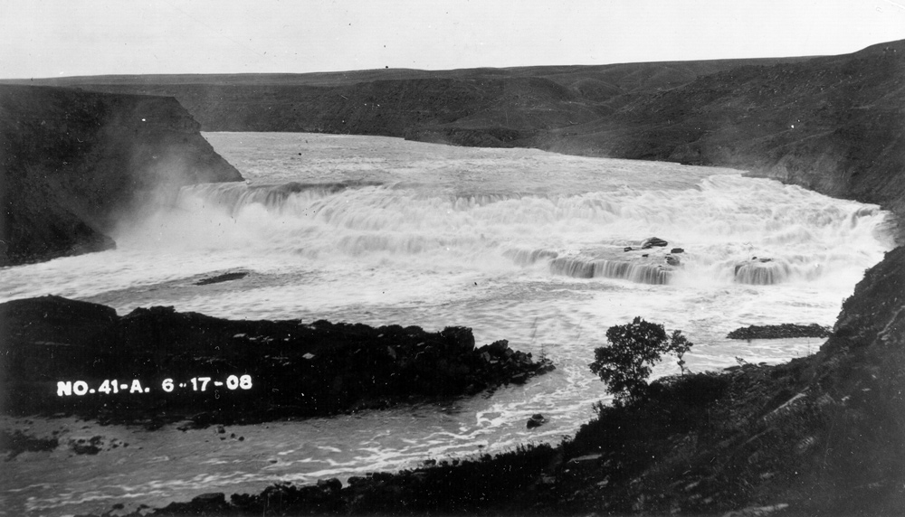 Historic photo of the Grand Fall of the Missouri in 1908