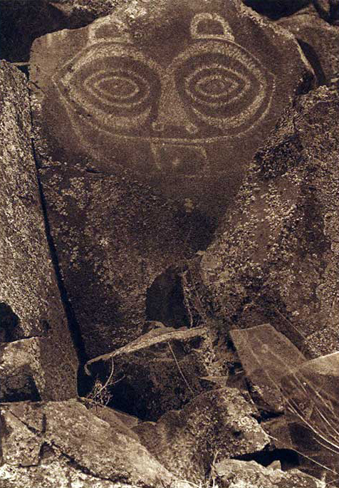 Tsagiglalal: an rock etching in the shape of a face