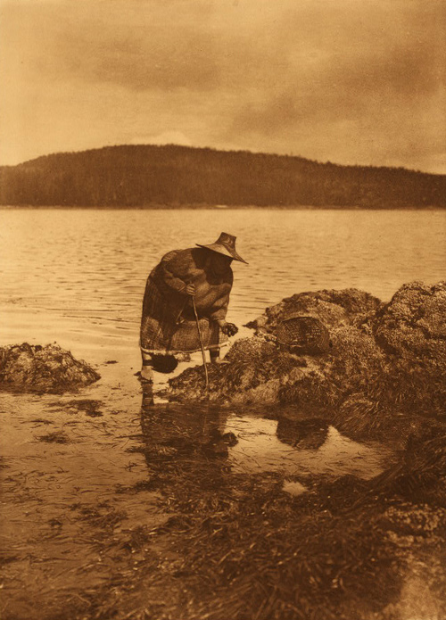 Woman wearing a woven mat and hat on the seashore