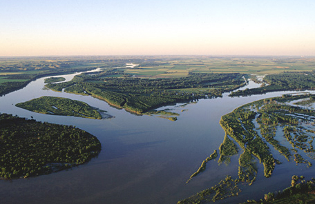 interactive photo showing two large rivers joining in a wide valley