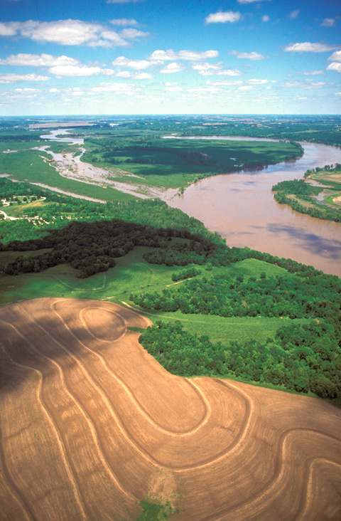 Aerial photo of Arrow Rock, a small forested hill on the Missouri River