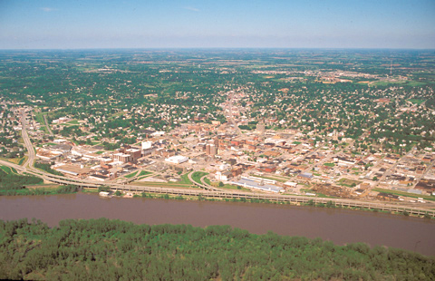 Aerial photo of a medium-sized city on the Missouri River