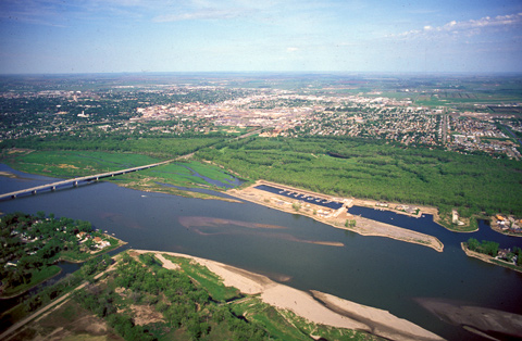 Missouri River bisecting Bismarck-Mandan