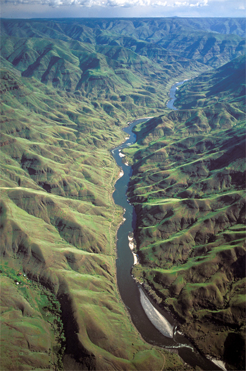 Aerial photo of the Salmon River in Hell's Canyon