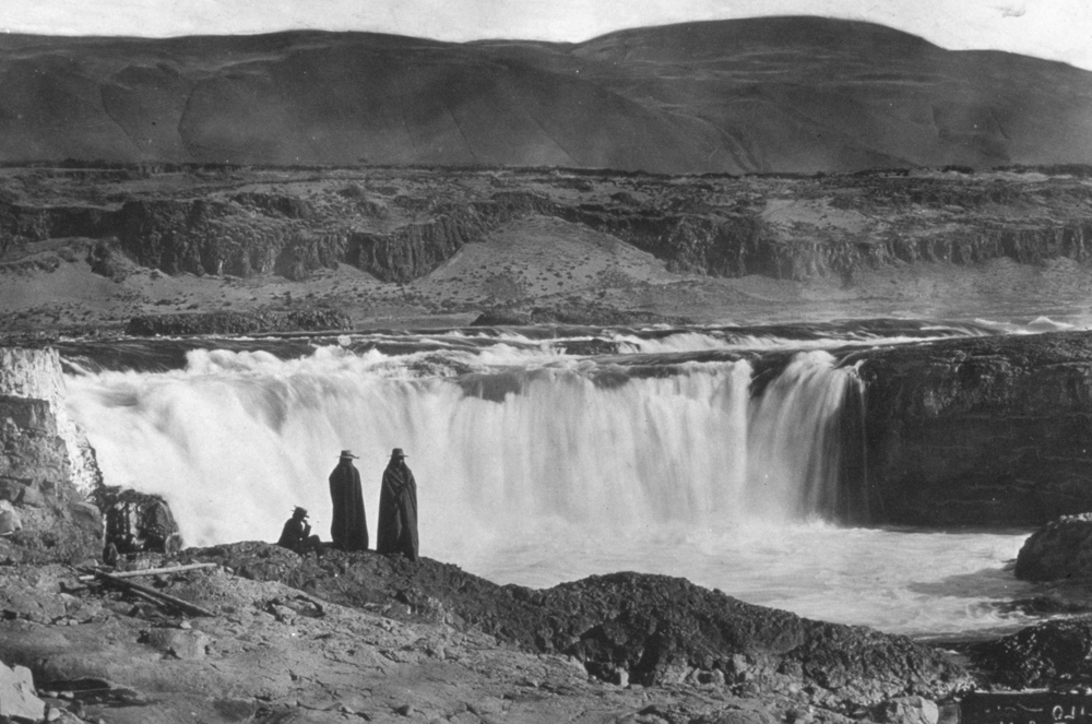 Three Native Americans view the horseshoe falls at Celilo Falls