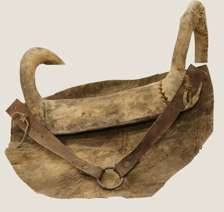 Leather saddle with high ends