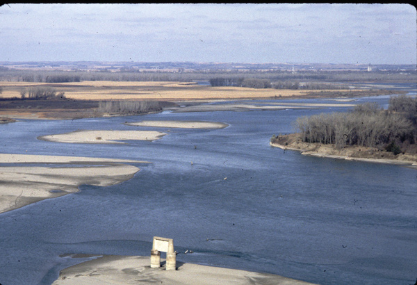 large sandbars in the middle of the Missouri River