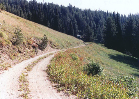 Lolo motorway: a one-lane gravel road
